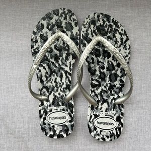 Like-New Women’s Havaianas Grey & Black Cheetah Print; Only wore 1x!